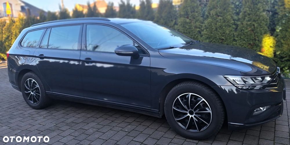 Volkswagen Passat - 1