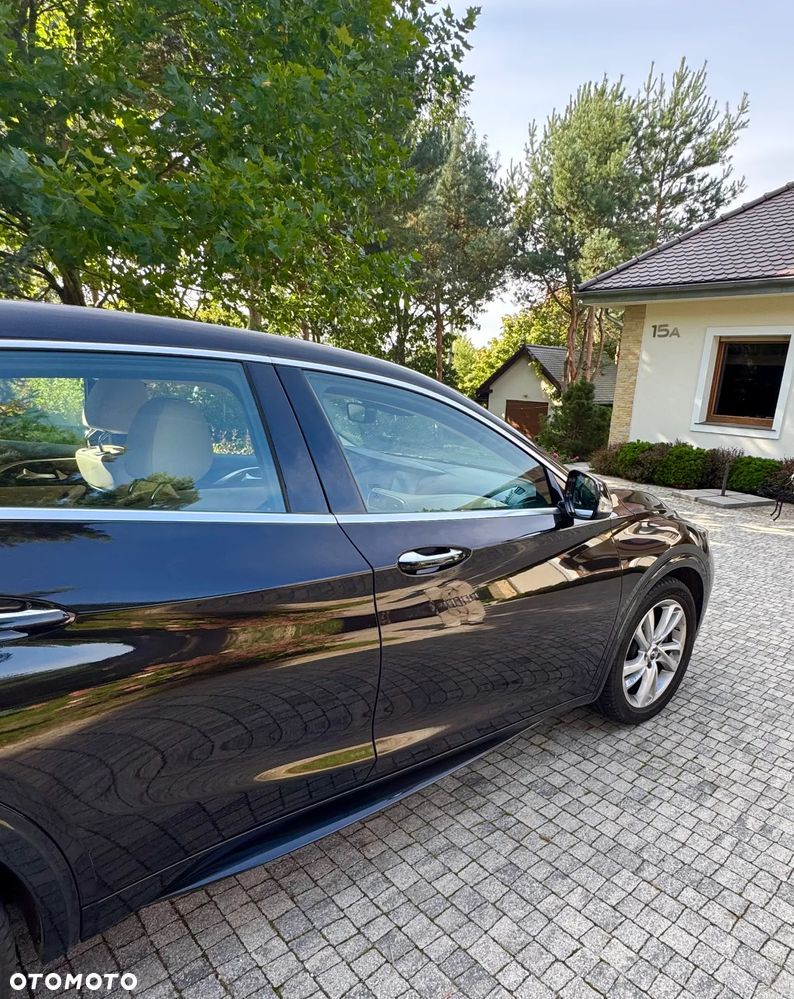 Infiniti Q30 - 8