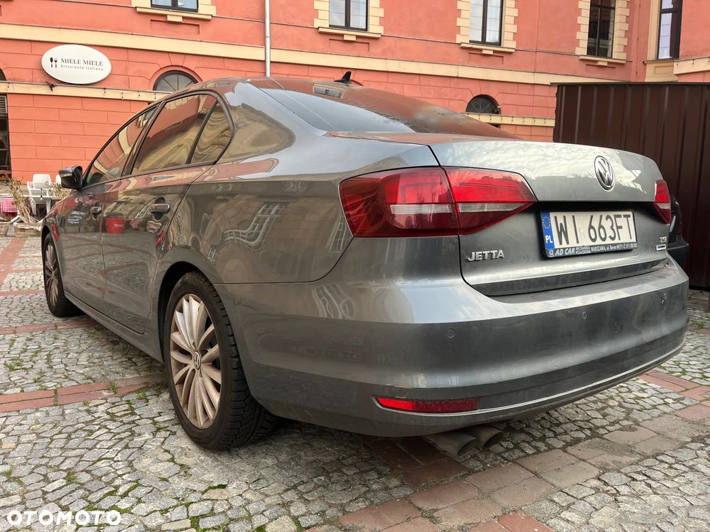 Volkswagen Jetta - 4