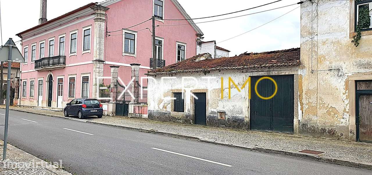 Moradia para Reabilitação Inserida em Terreno 700 m2 no Centro da... - Grande imagem: 2/14