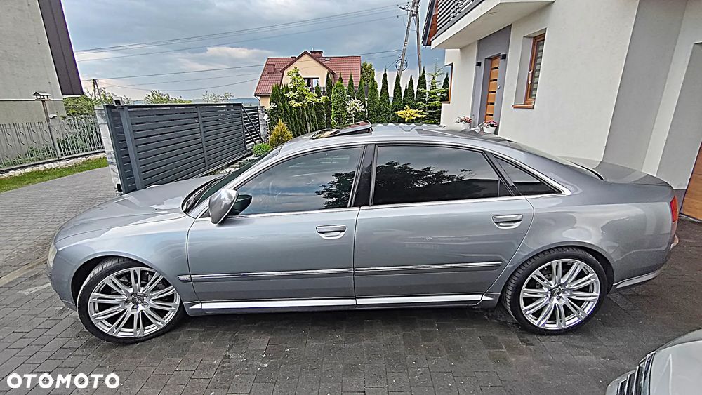 Audi A8 4.2 L Quattro - 10