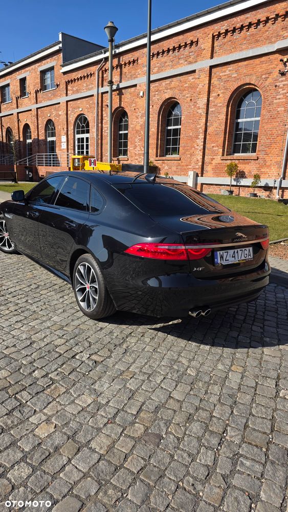 Jaguar XF 2.0 i4D R-Sport - 8