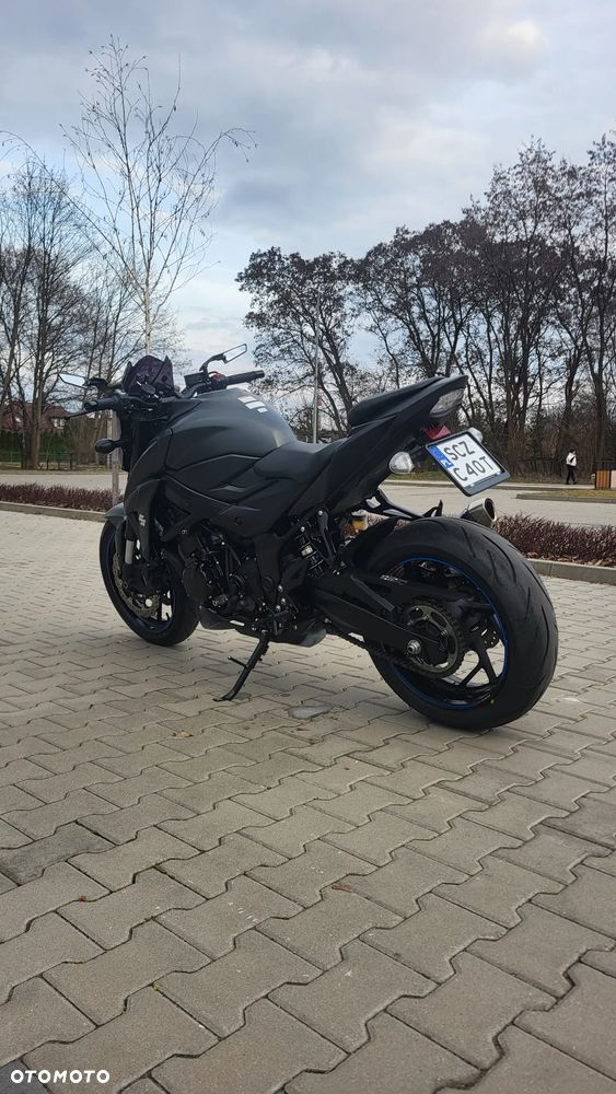Suzuki GSX - 2