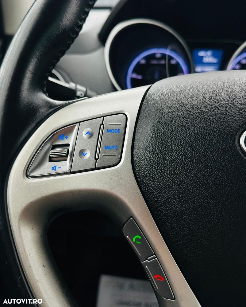 Hyundai ix35 1.7 CRDI 2WD blue Finale Gold - 27