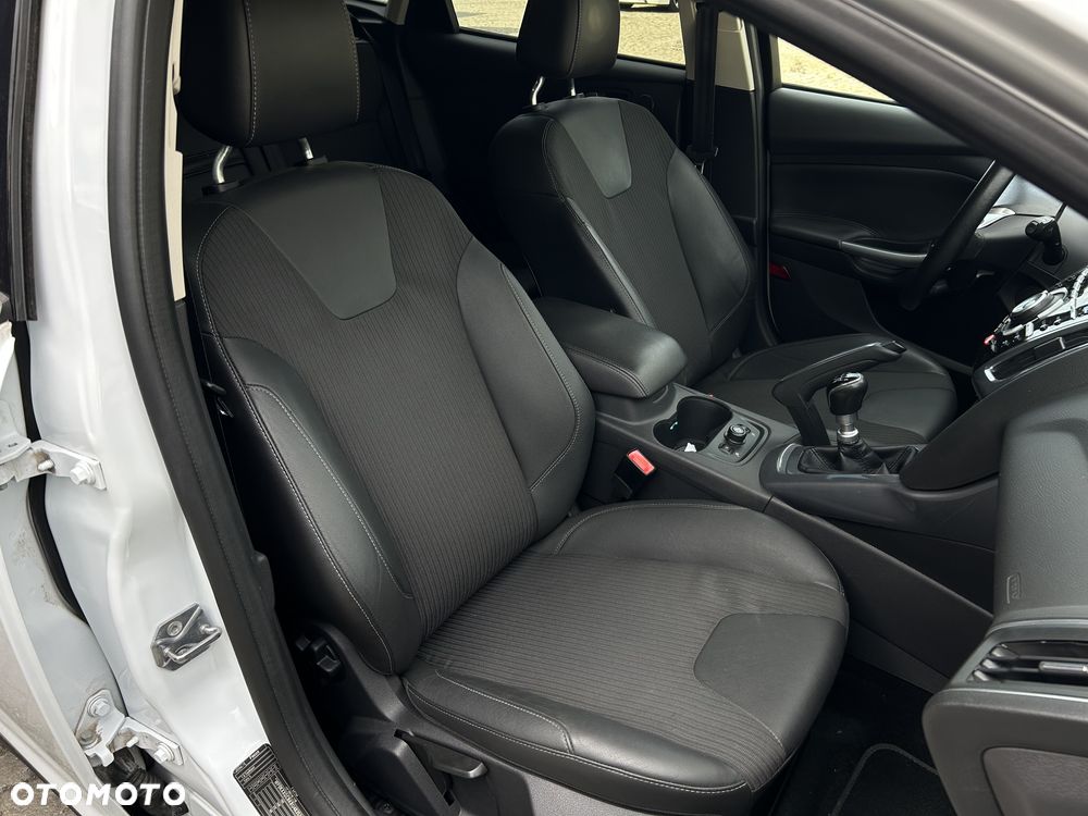 Ford Focus 1.6 EcoBoost Start-Stopp-System Titanium - 16