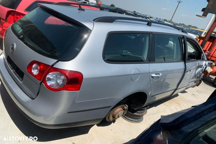 Lampa stop dreapta pe aripa Volkswagen VW Passat B6  [din 2005 pana  2010] seria wagon 5-usi 2.0 TD - 5