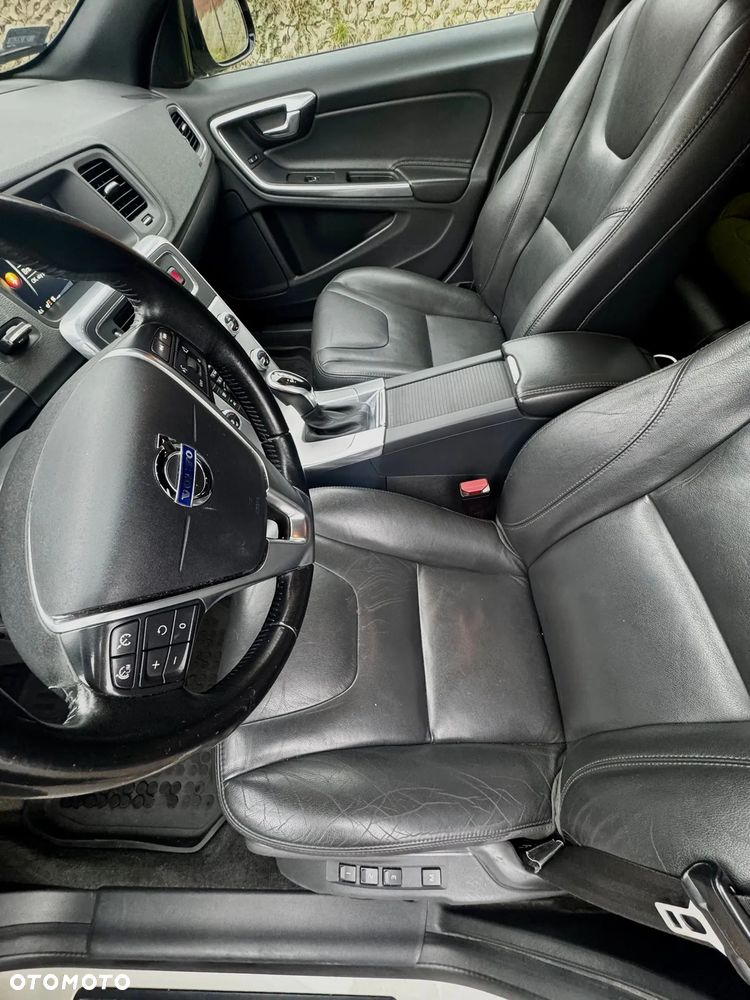 Volvo V60 Cross Country - 9