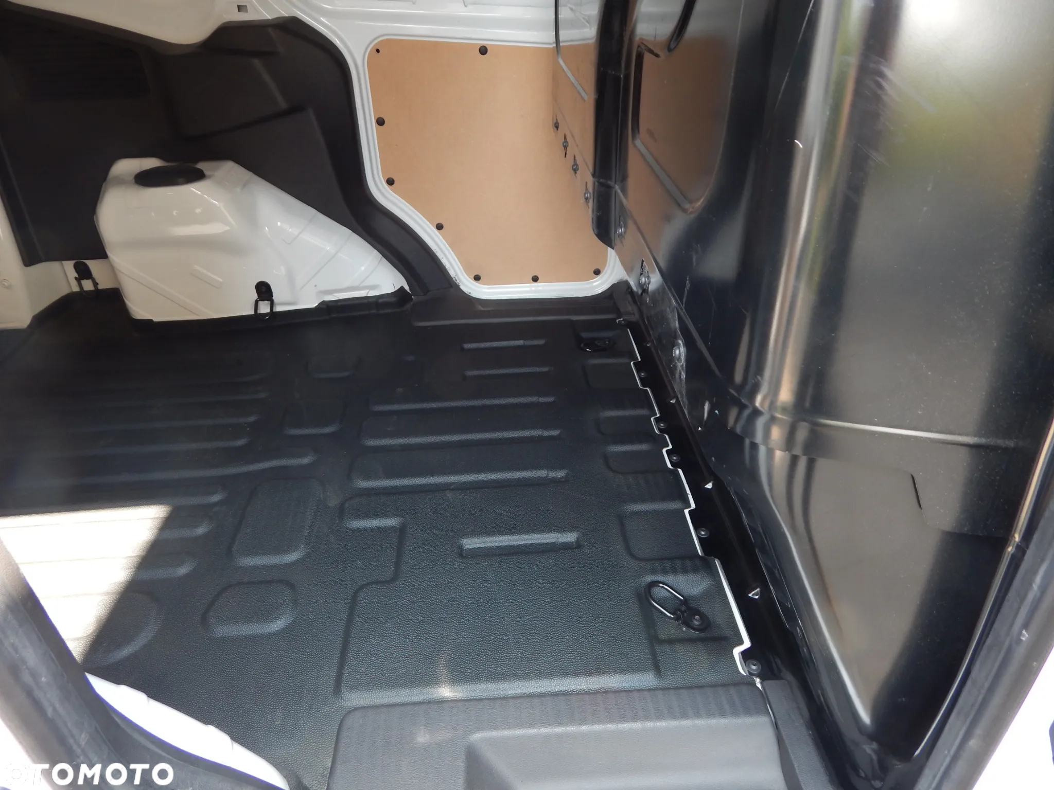 Ford COURIER - 10