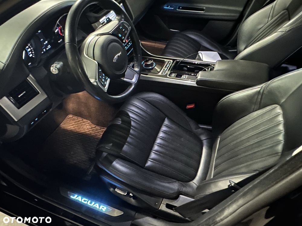 Jaguar XF - 3