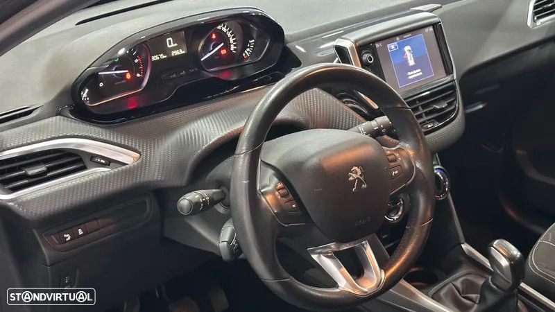 Peugeot 2008 1.6 BlueHDi Style - 32