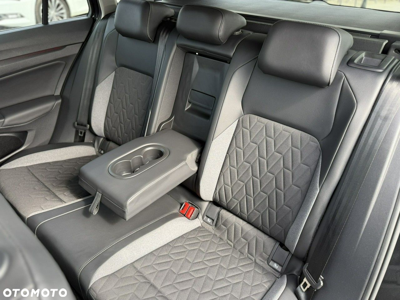 Volkswagen Golf Variant 1.5 eTSI OPF DSG Goal - 22