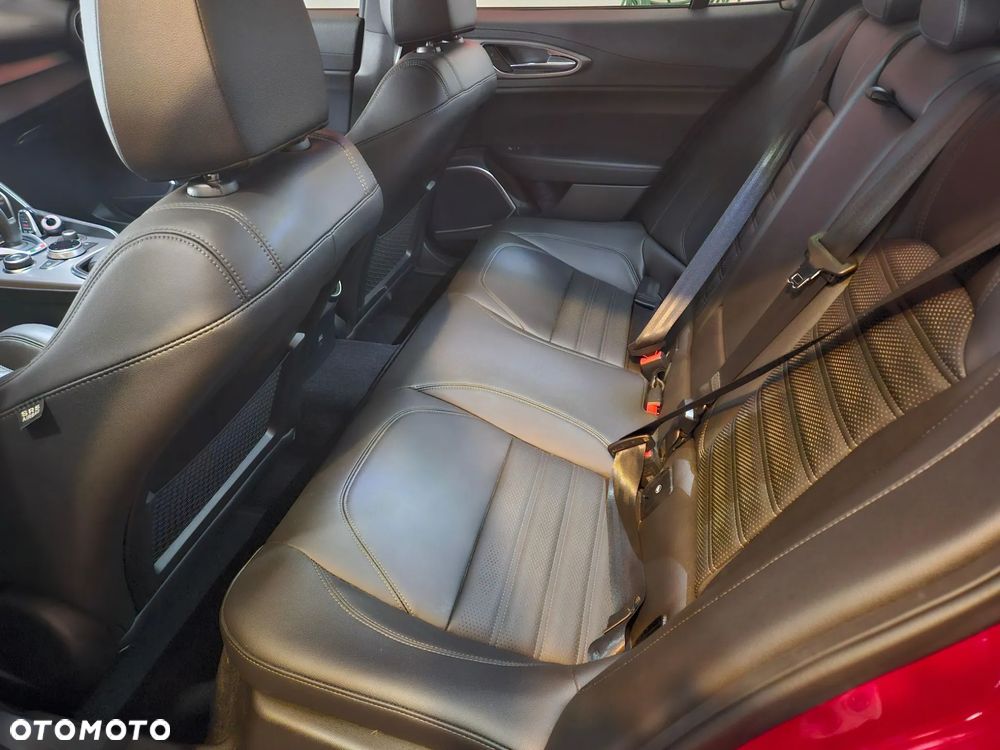 Alfa Romeo Giulia 2.0 Turbo 16V AT8-Q4 Ti - 28