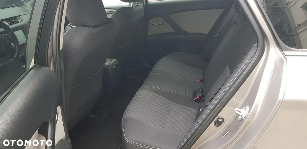 Toyota Avensis 1.6 D-4D Premium - 12