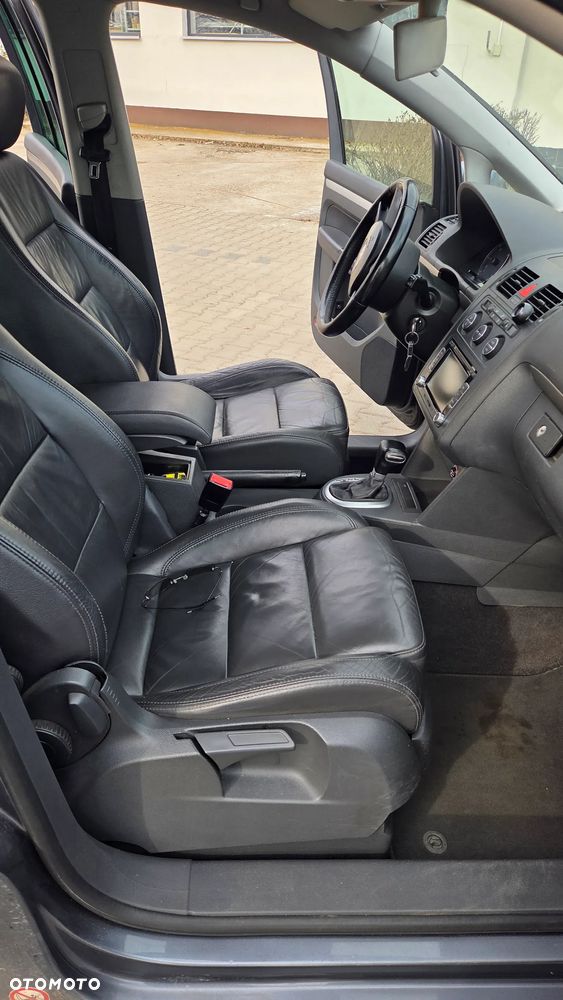 Volkswagen Touran 2.0 TDI Trendline DSG - 15
