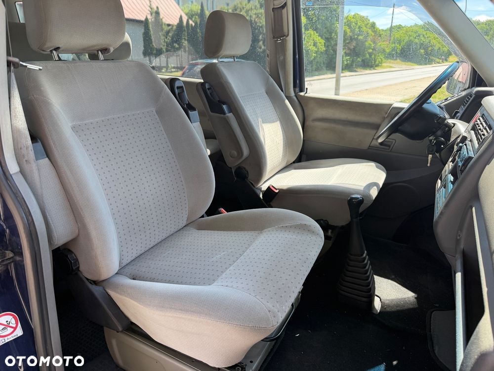 Volkswagen Caravelle - 13