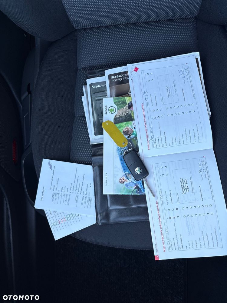 Skoda Octavia 1.6 Ambiente - 26