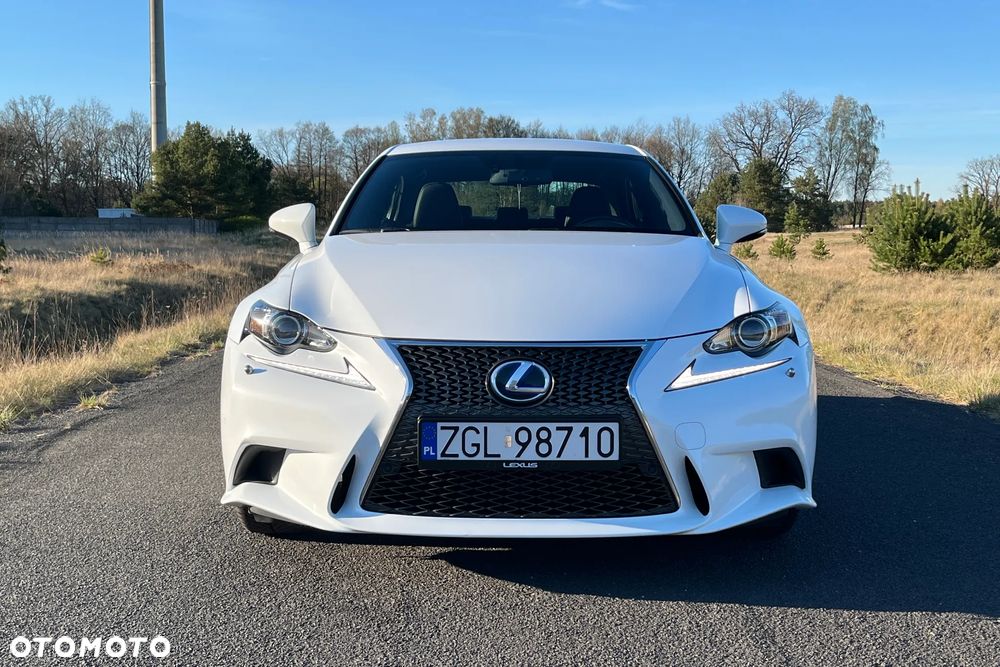 Lexus IS 300h F Sport - 6
