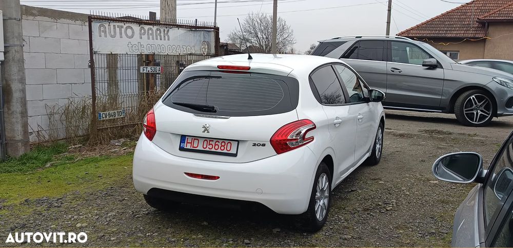 Peugeot 208 e-HDi 92 Stop&Start Style - 4