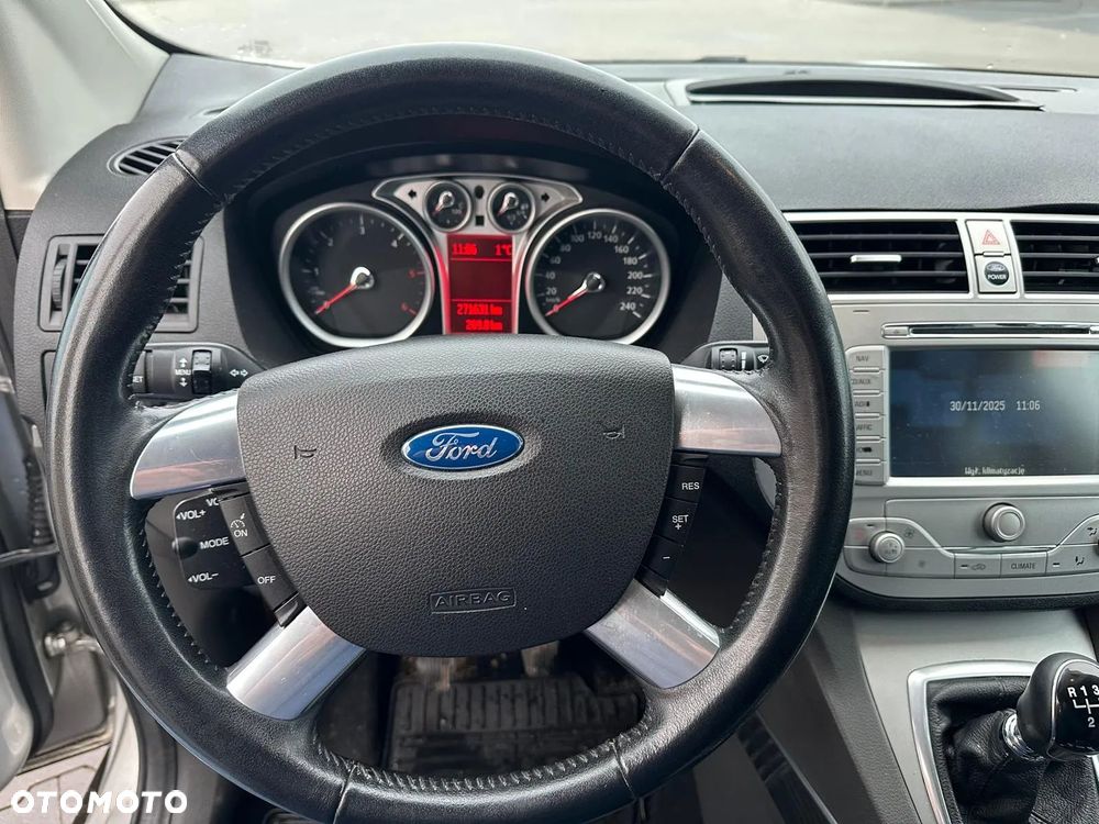 Ford Kuga 2.0 TDCi 2x4 Titanium - 10