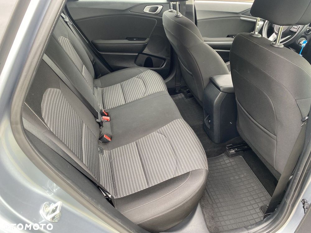 Kia Ceed - 14