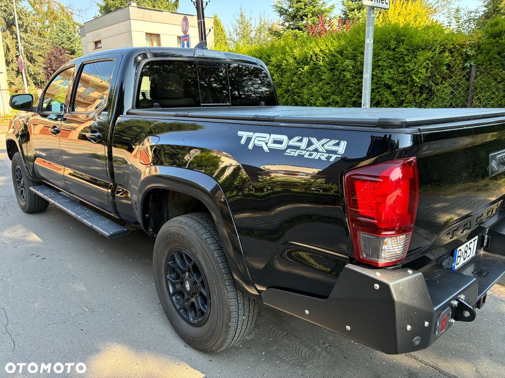 Toyota Tacoma - 1