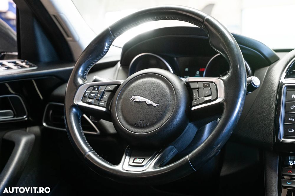 Jaguar F-Pace 20d AWD Aut. R-Sport - 14