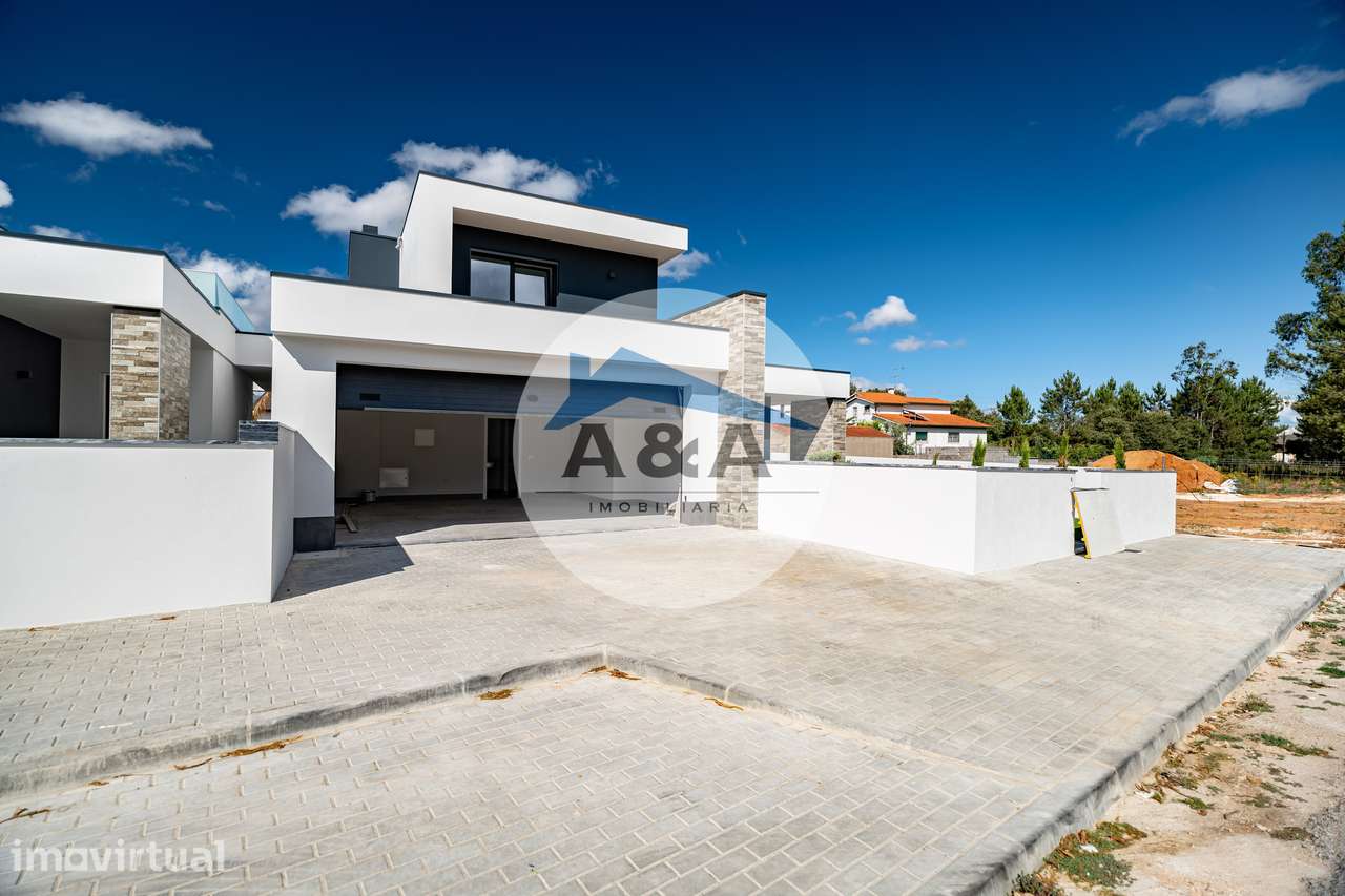Oportunidade de Moradia T3 em Fátima com Jardim e Garagem - Grande imagem: 3/54