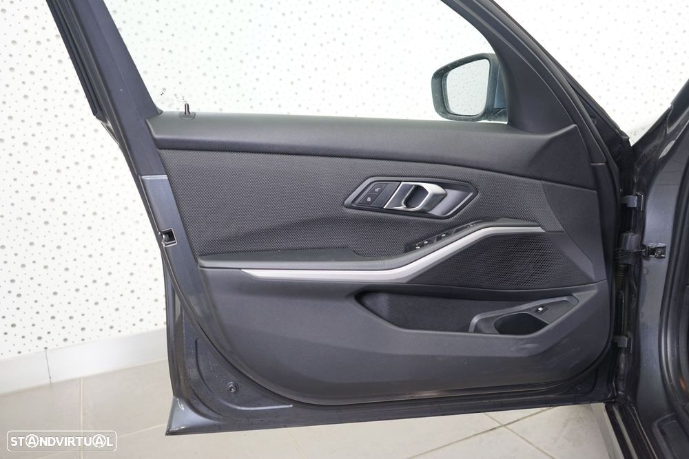 BMW 330 e Aut. Sport Line - 17