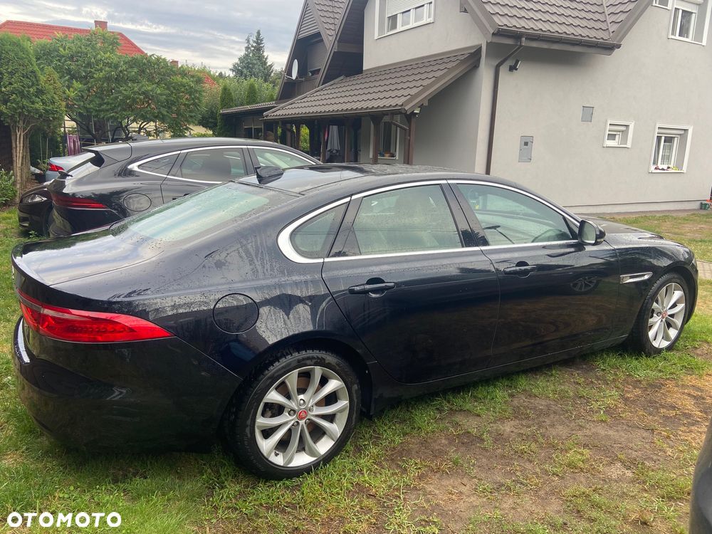 Jaguar XF 20d Portfolio - 6