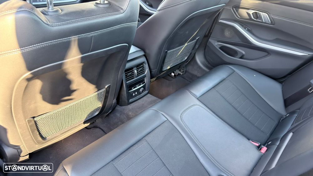 BMW 320 d Ultimate Auto - 10
