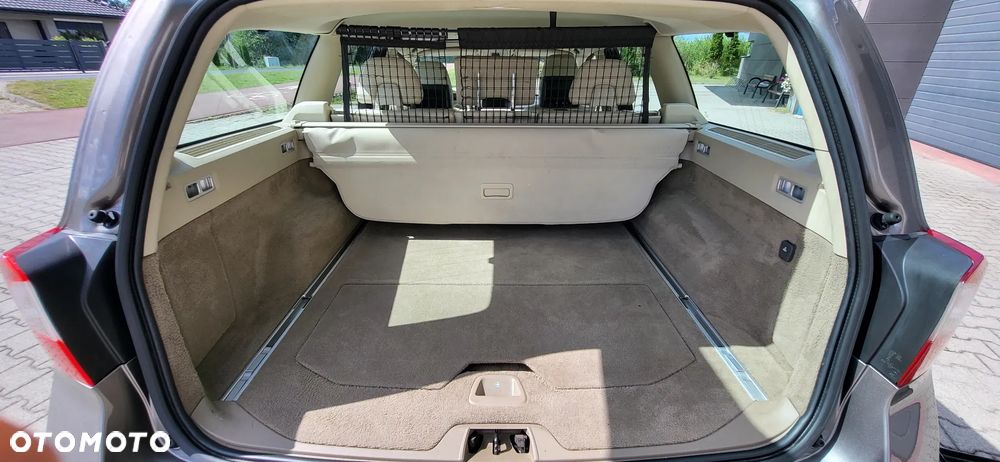 Volvo V70 D5 Geartronic Momentum - 36