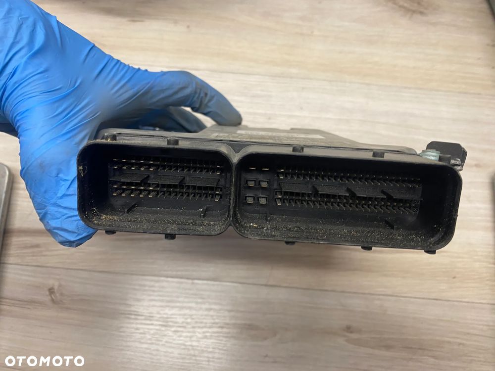 KOMPUTER STEROWNIK SILNIKA ECU AUDI A4 B7 8E0910401F - 2