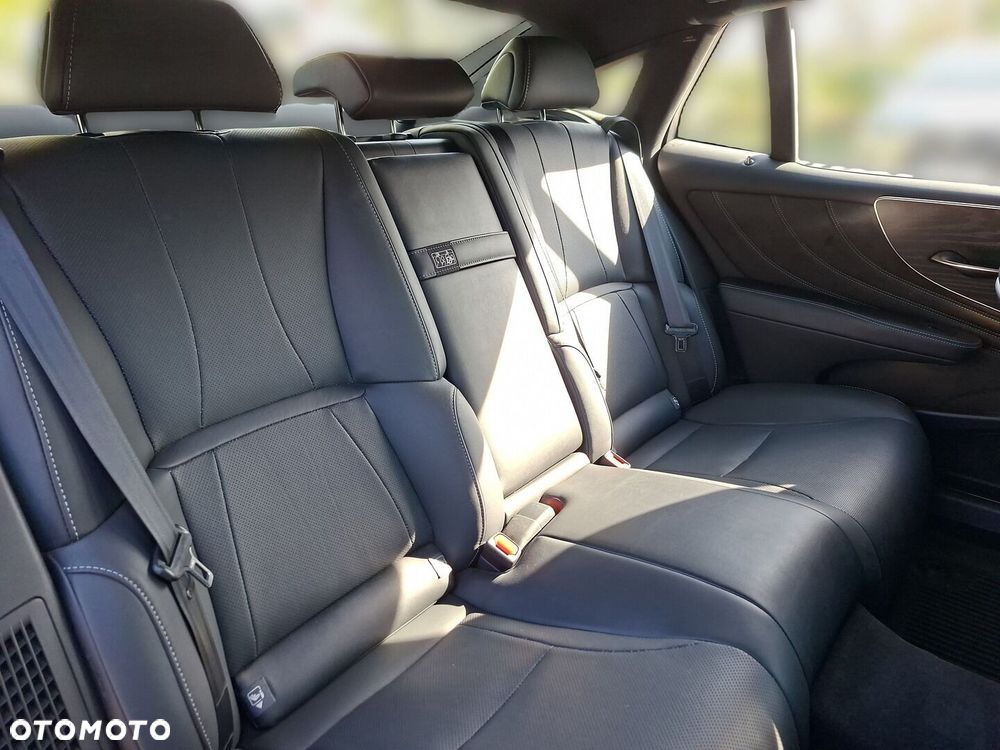 Lexus LS - 22