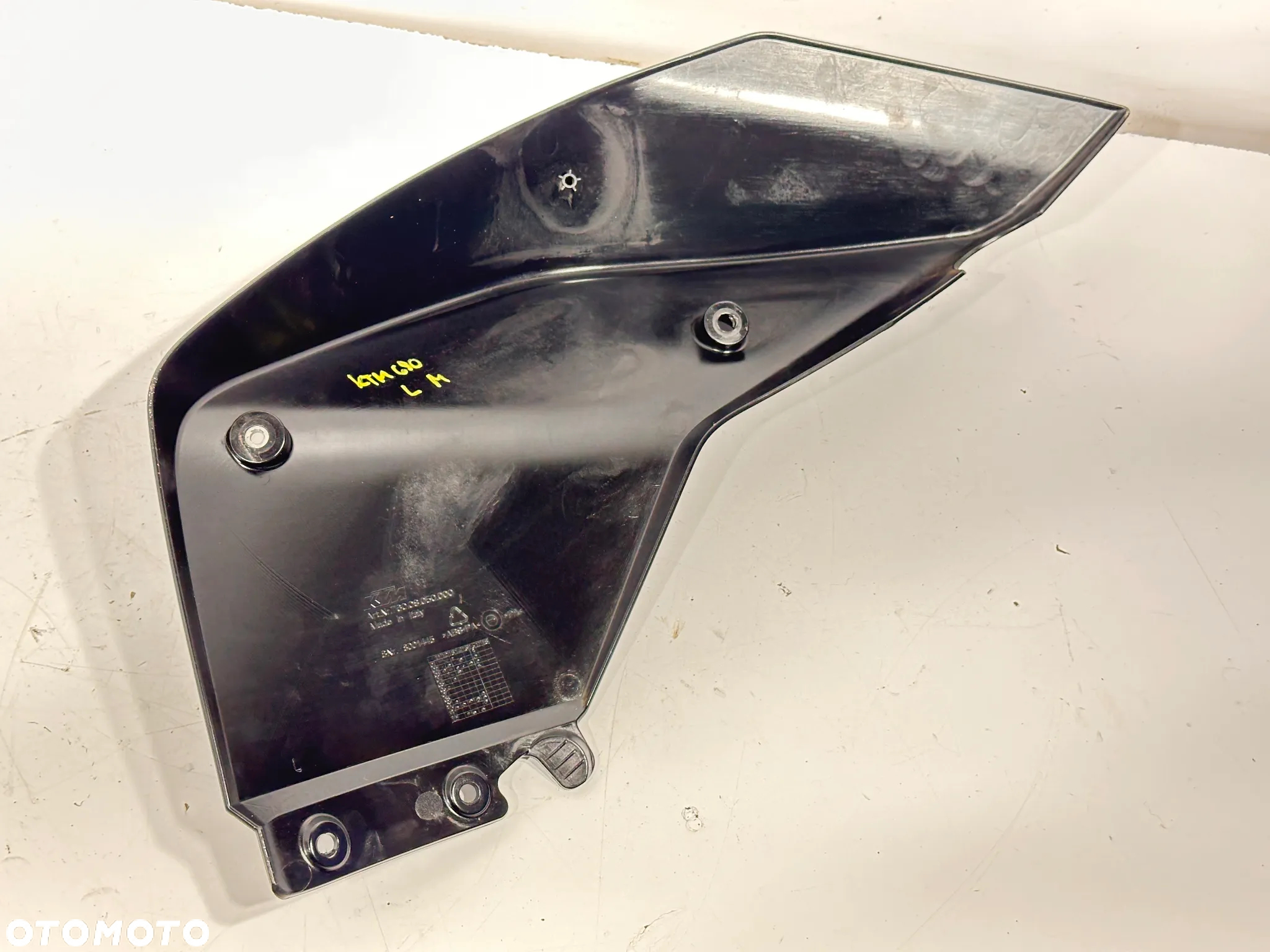 Boczek przód L Obudowa zbiornika  KTM Duke 690   12-15R - 4