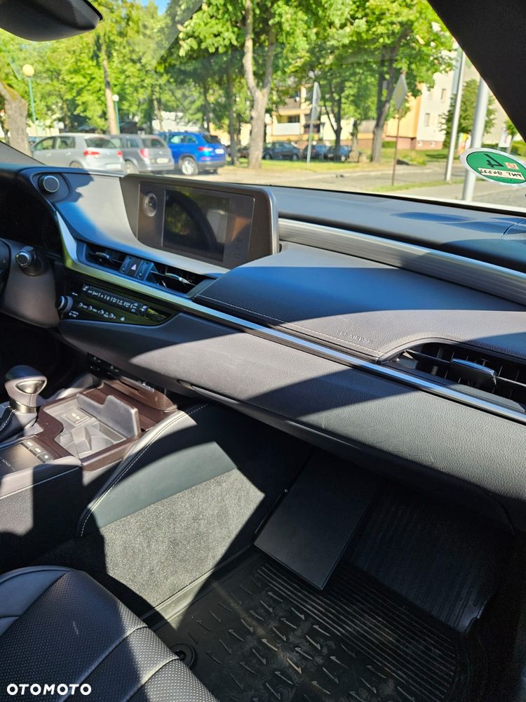 Lexus ES 300h F Sport - 12