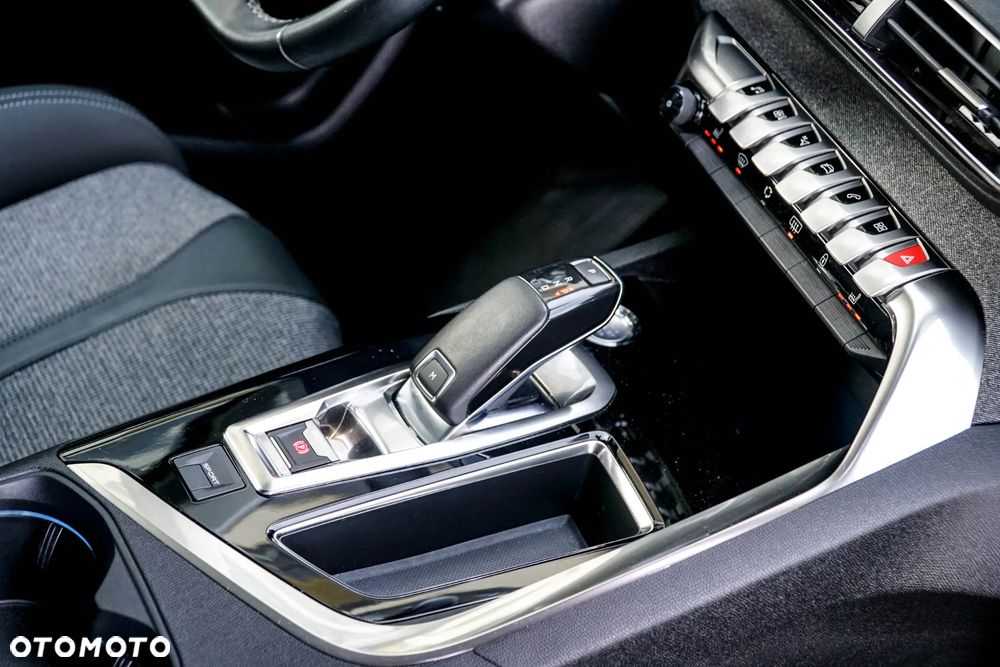 Peugeot 3008 BlueHDi 130 Stop & Start EAT8 Allure - 32