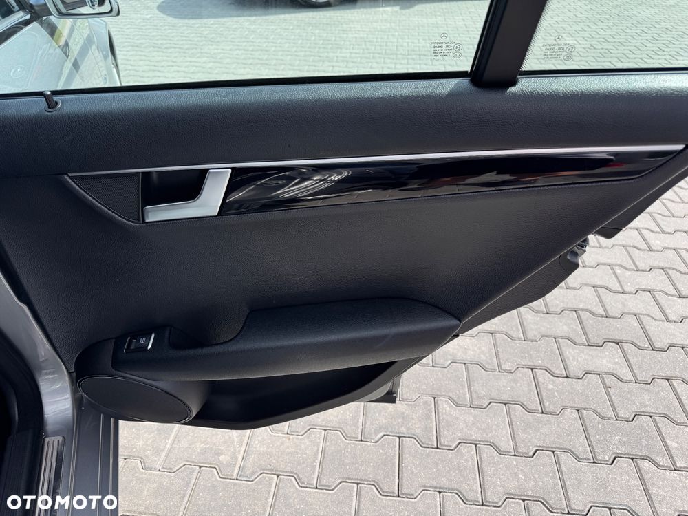 Mercedes-Benz Klasa C 220 CDI DPF Elegance - 21