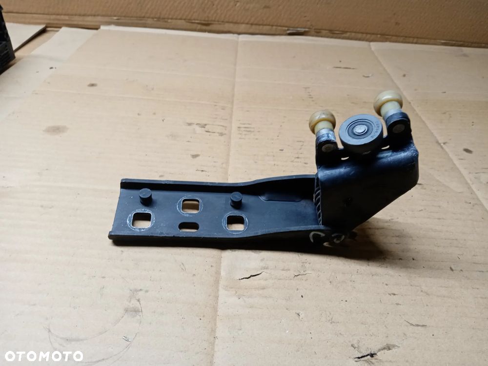 Rolka drzwi przesuwnych prawych Opel Vivaro B Trafic III 777647086R 93451865 - 3