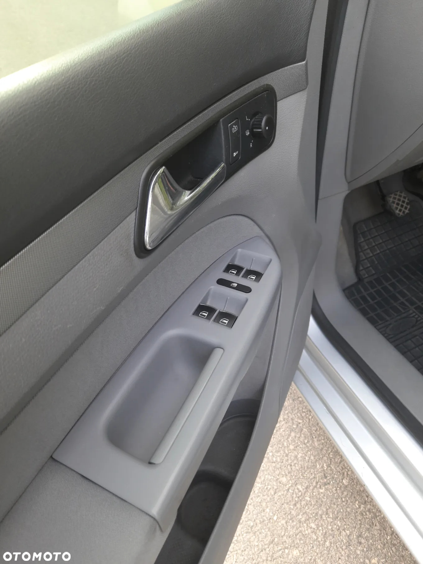 Volkswagen Touran 1.6 FSI Basis - 14