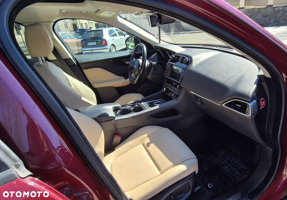 Jaguar F-Pace - 7