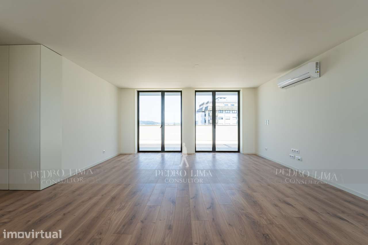 T2 NOVO com 241m2 com Terraços e 2 lugares de Garagem - Grande imagem: 2/32