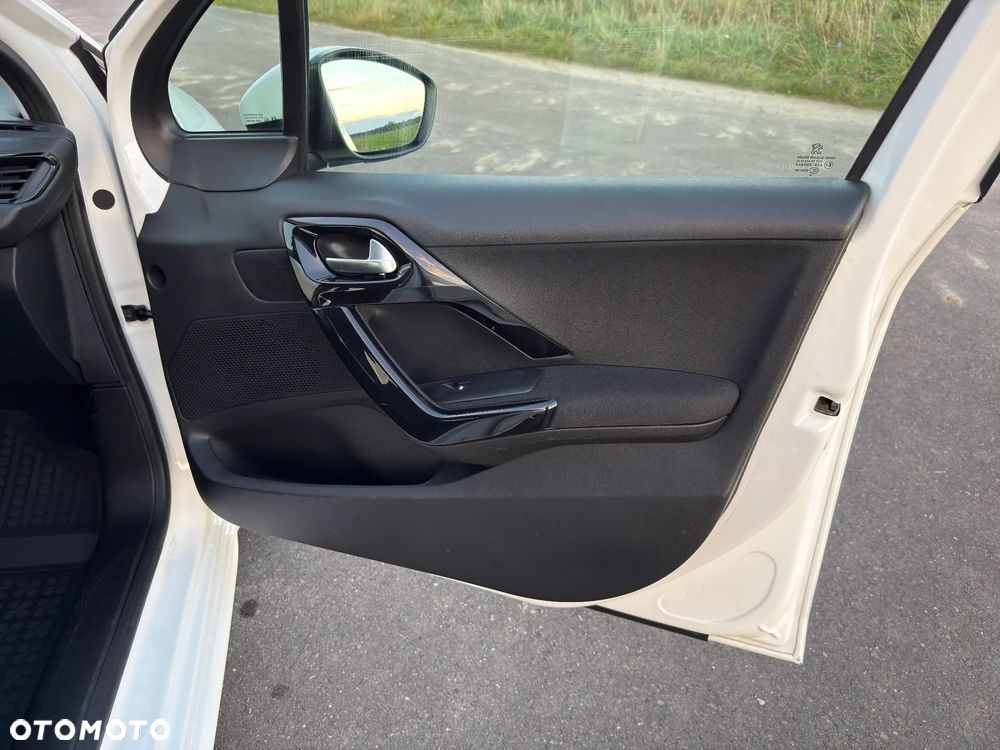 Peugeot 208 - 24