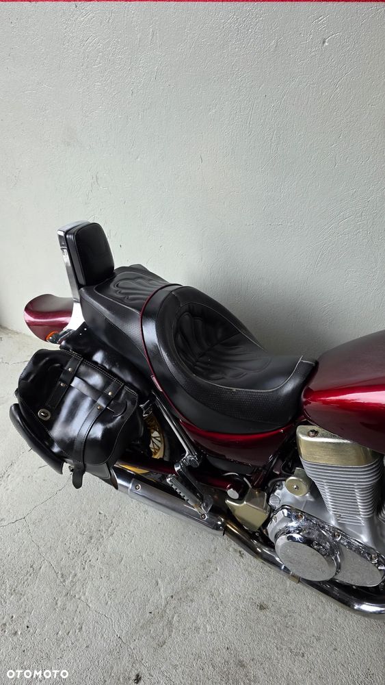 Suzuki Intruder - 12