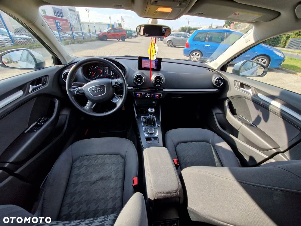 Audi A3 Sportback 1.6 TDI DPF Attraction - 9