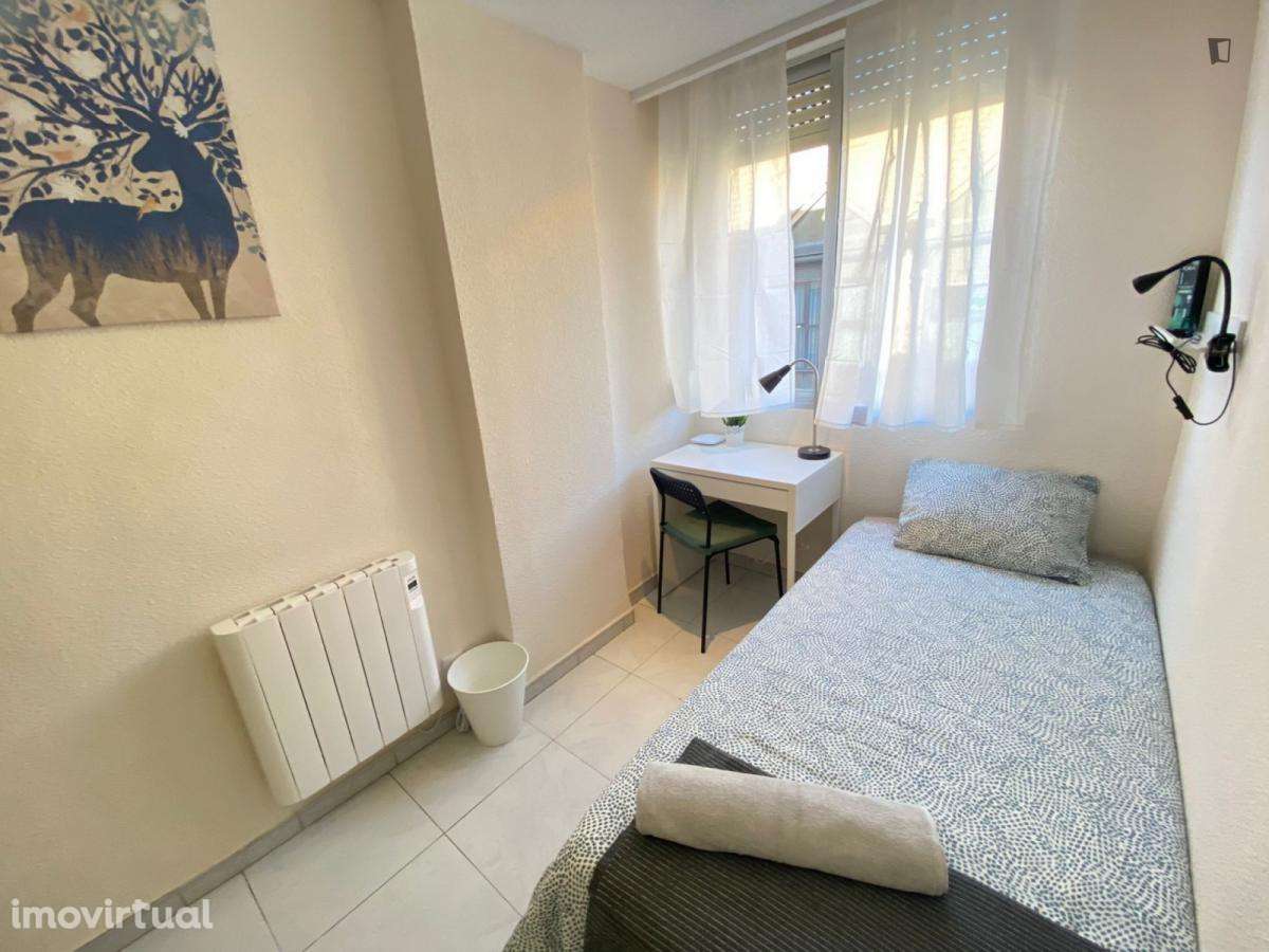 Quarto - localizado em Roma-Areeiro Lisbon - Grande imagem: 4/36