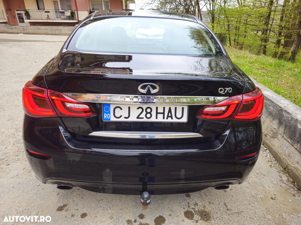 Infiniti Q70 2.2d - 9