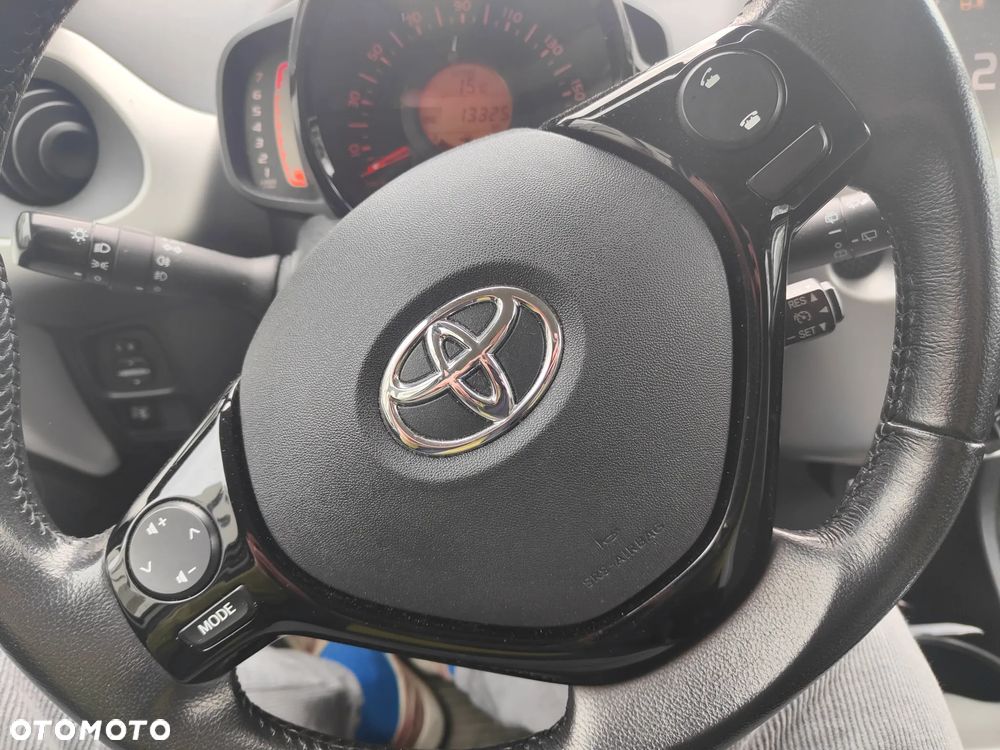 Toyota Aygo x-play touch - 8