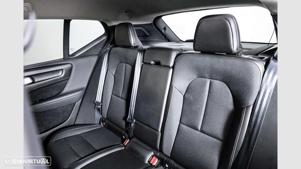 Volvo XC 40 1.5 T3 Momentum Plus — fotografia 18