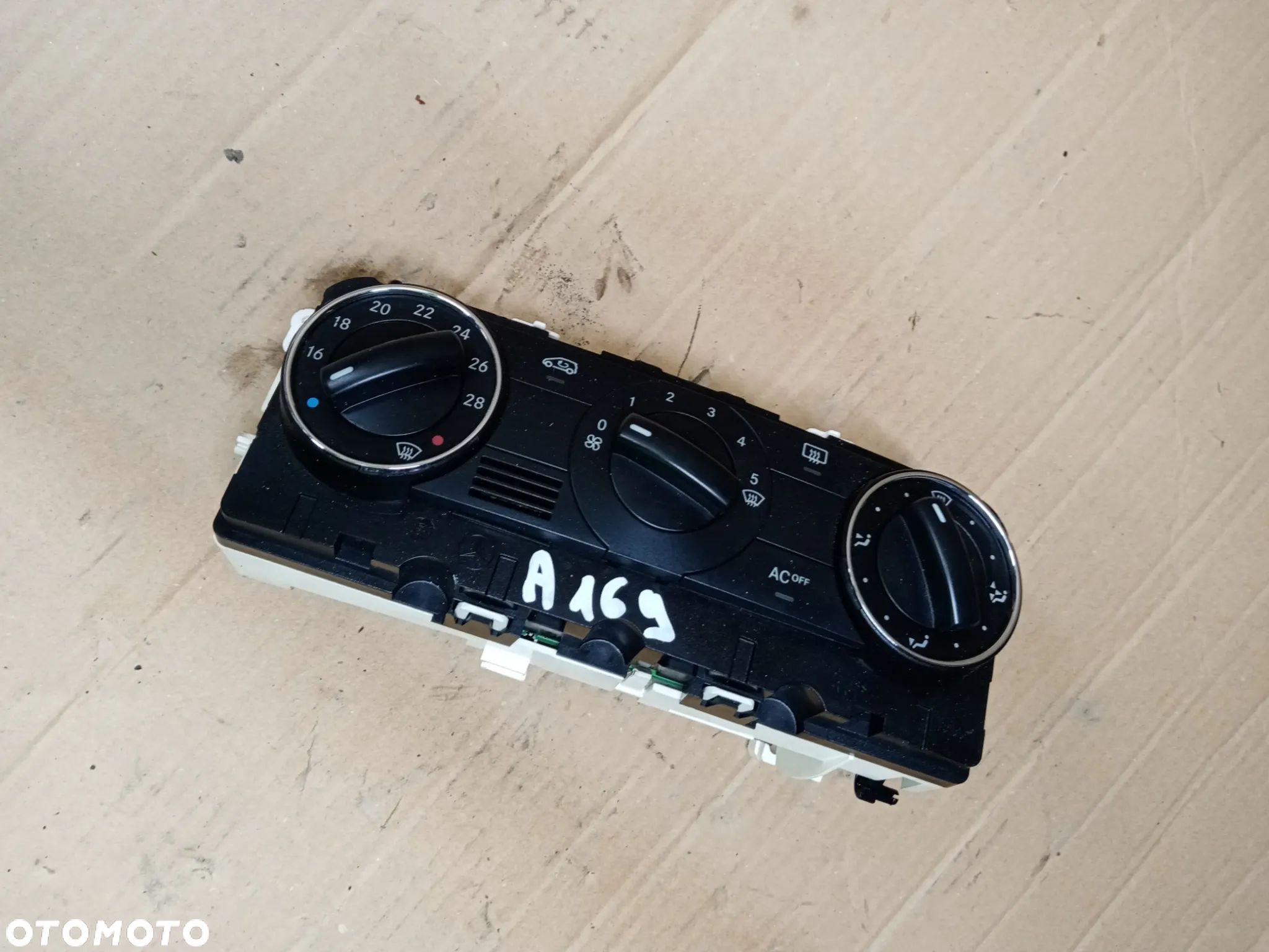 Panel nawiewu klimatyzacji klimy Mercedes W169 A1698301385 - 1