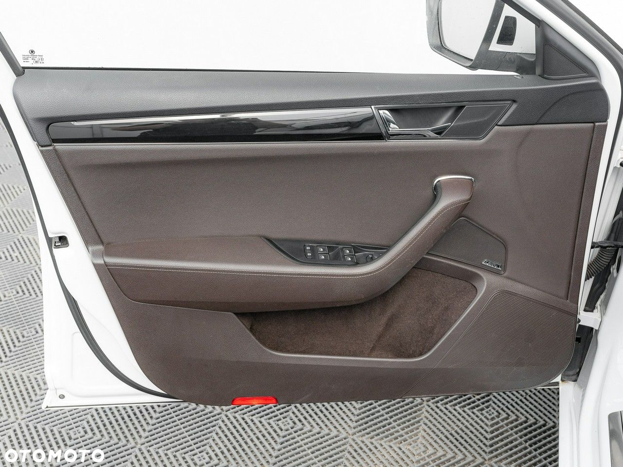 Skoda Superb 2.0 TDI SCR L&K DSG - 13
